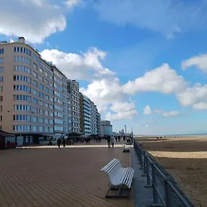 Appartement Jo Vlak Bij Zee, Oostende